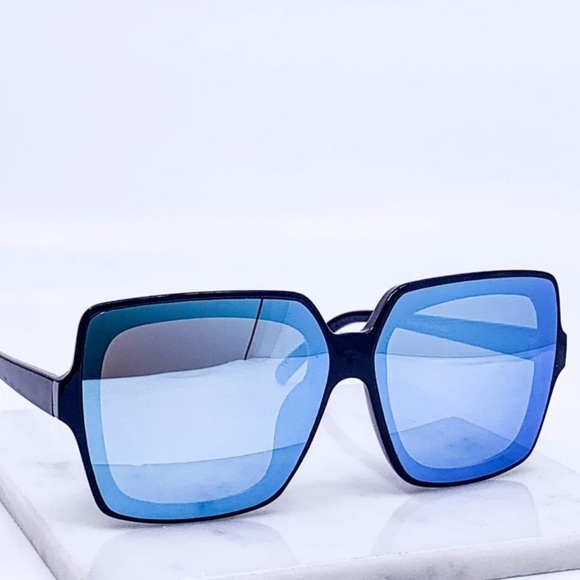 Black frame blue mirrored lens sunglasses - Picture 2 of 8